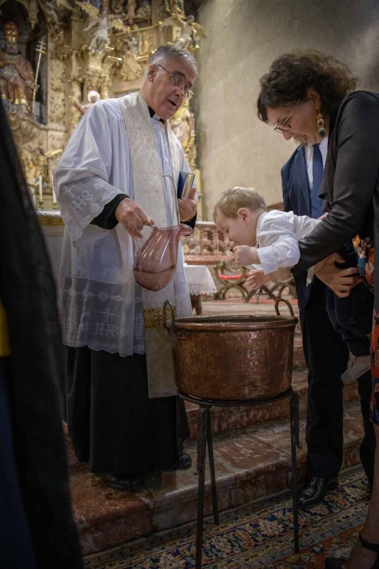 Baptême orthodoxe dans une église à Argelès-sur-Mer, photographié par Les Studios de Gabriel