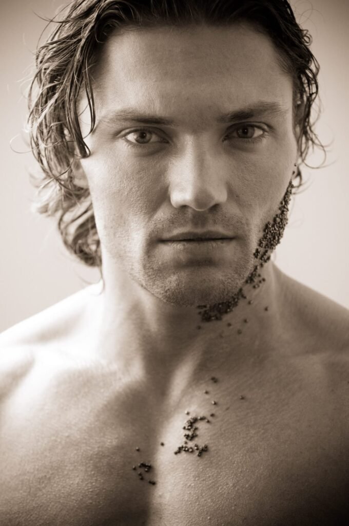 Portrait artistique d’un homme en studio à Perpignan – création originale